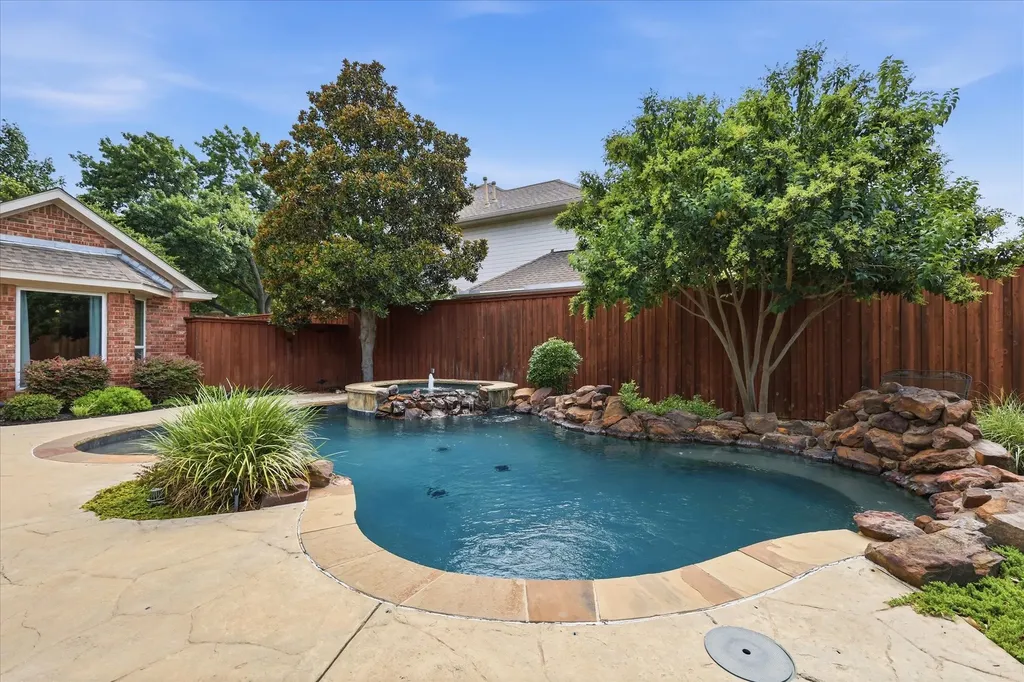 2526 Fallview Lane Carrollton TX 75007