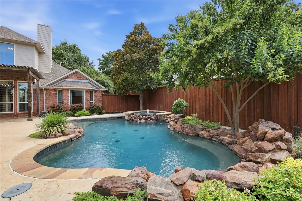 2526 Fallview Lane Carrollton TX 75007
