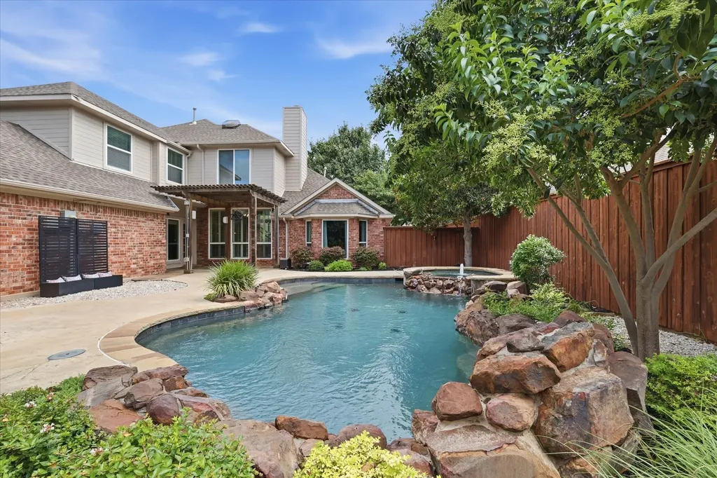 2526 Fallview Lane Carrollton TX 75007