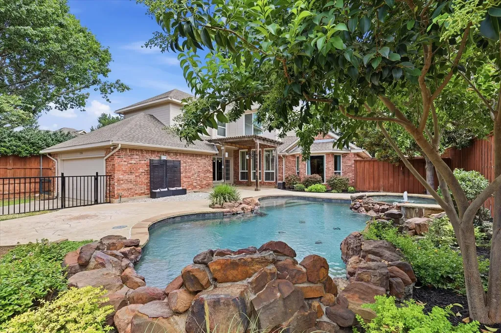 2526 Fallview Lane Carrollton TX 75007