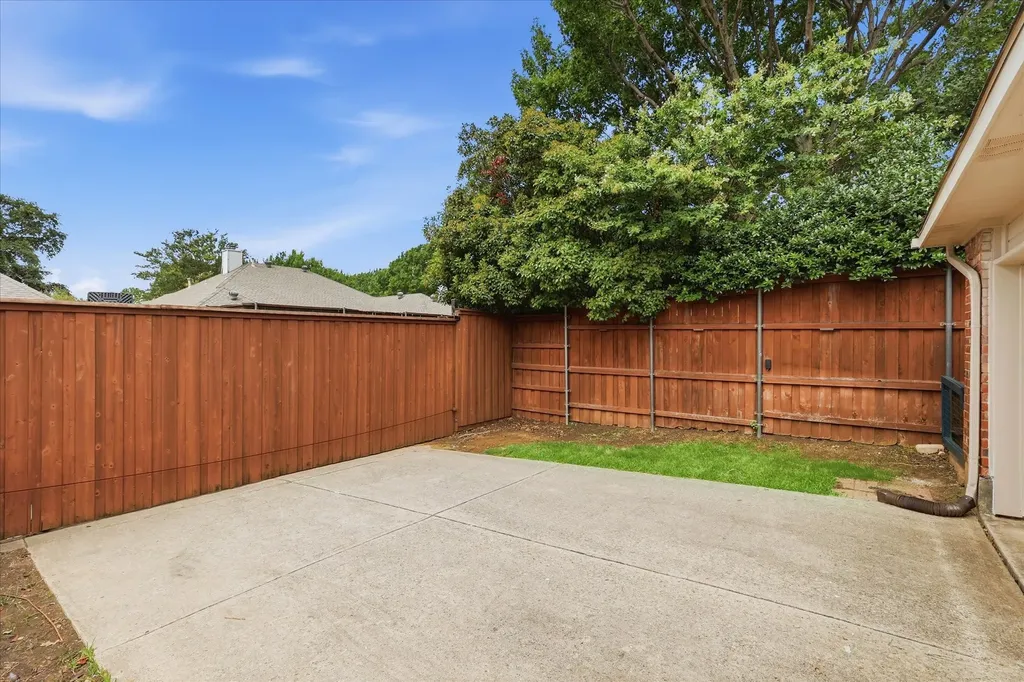 2526 Fallview Lane Carrollton TX 75007