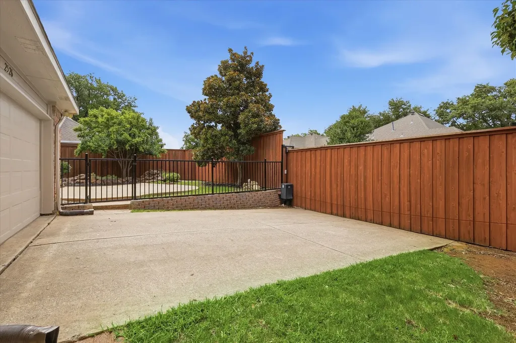 2526 Fallview Lane Carrollton TX 75007