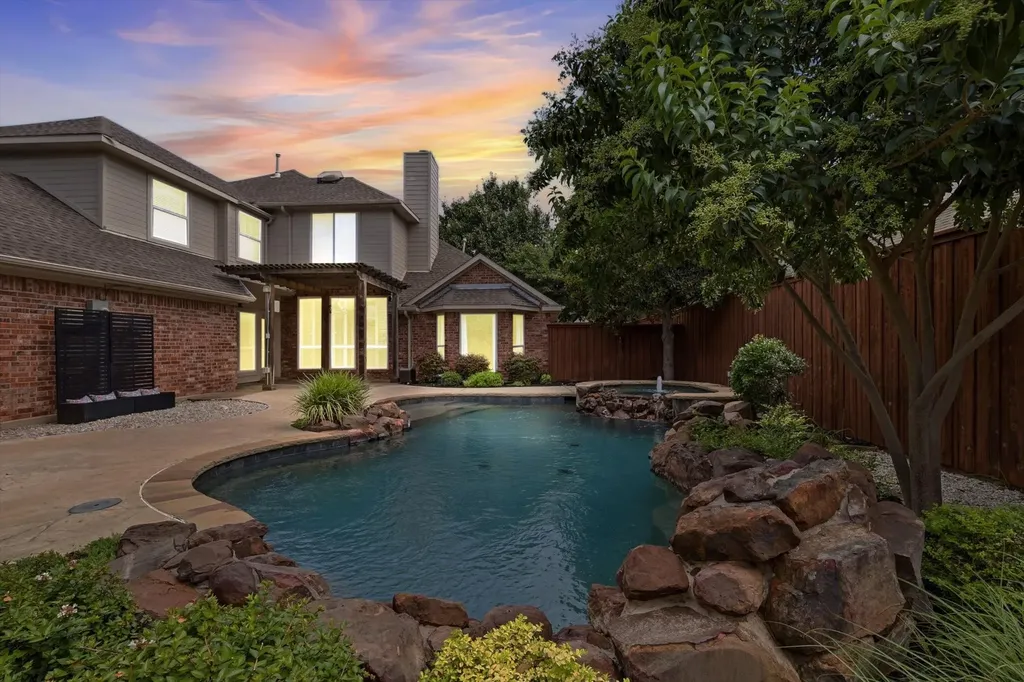 2526 Fallview Lane Carrollton TX 75007