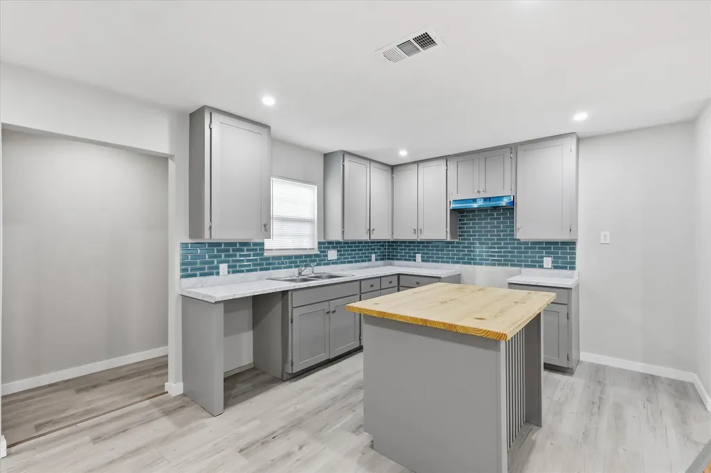 3523 Dutton Drive Dallas TX 75211