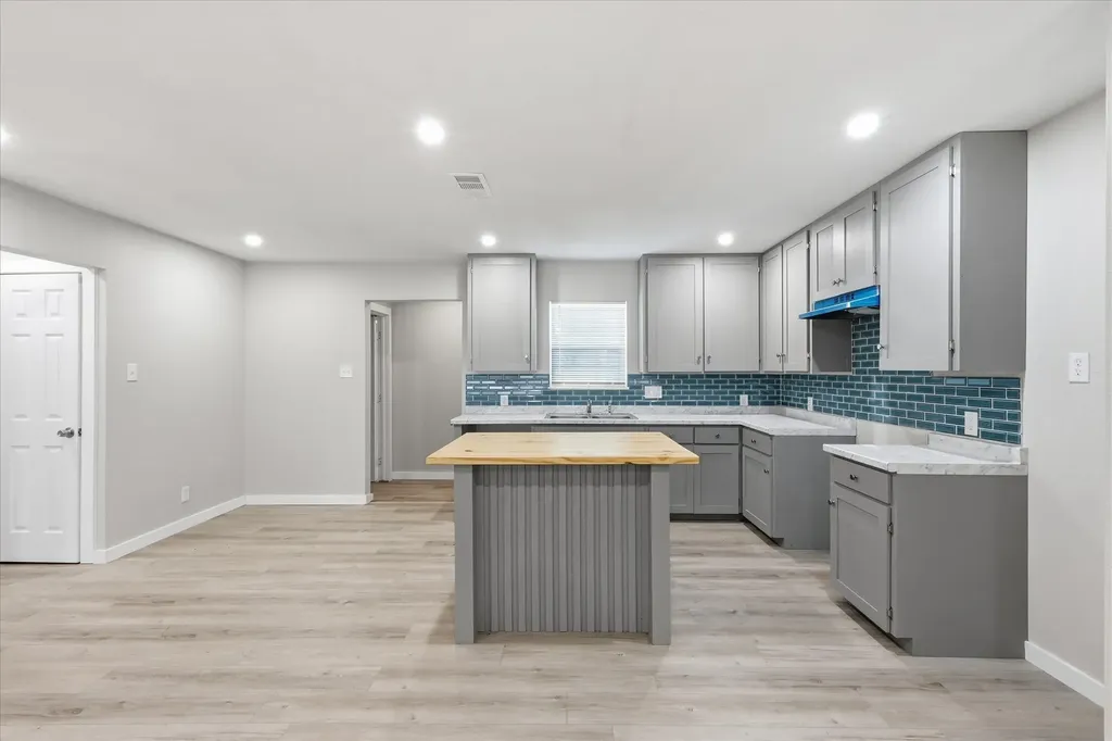 3523 Dutton Drive Dallas TX 75211