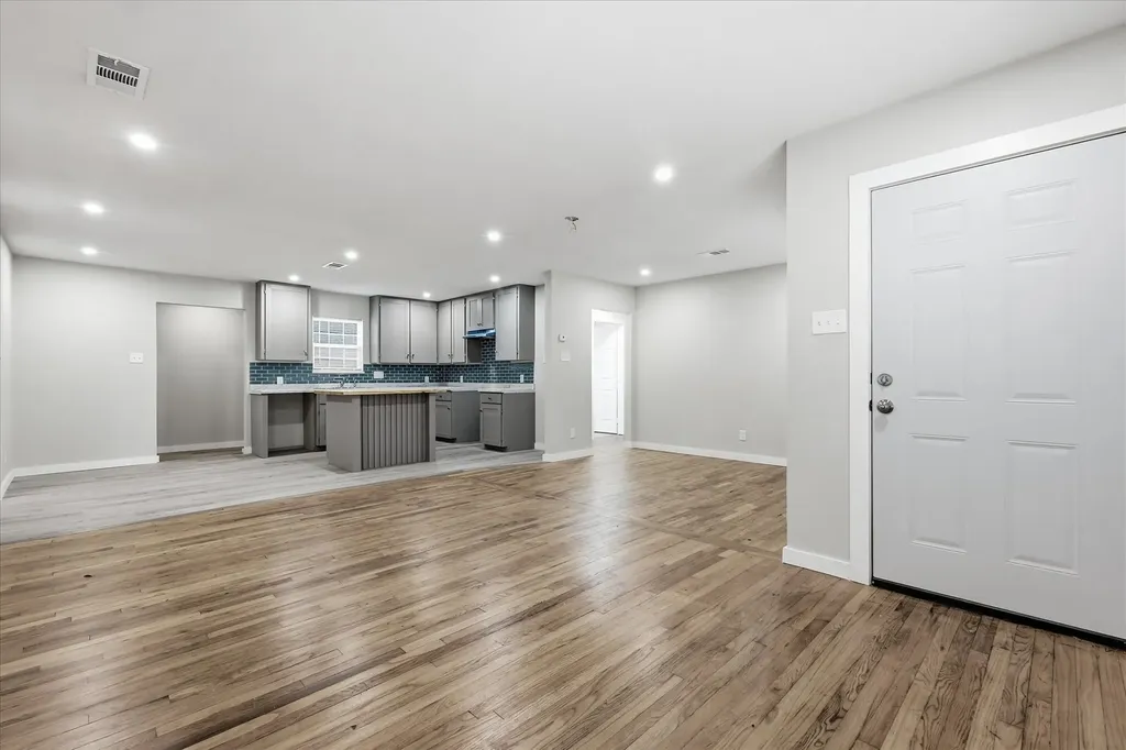 3523 Dutton Drive Dallas TX 75211
