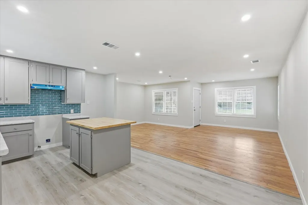 3523 Dutton Drive Dallas TX 75211