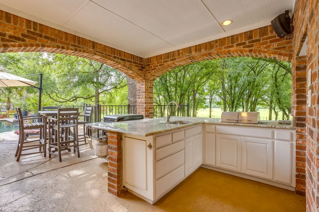 4600 E Bankhead Highway Hudson Oaks TX 76087