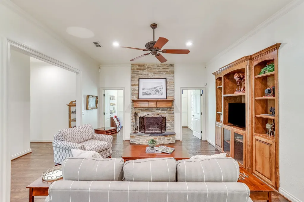 4600 E Bankhead Highway Hudson Oaks TX 76087