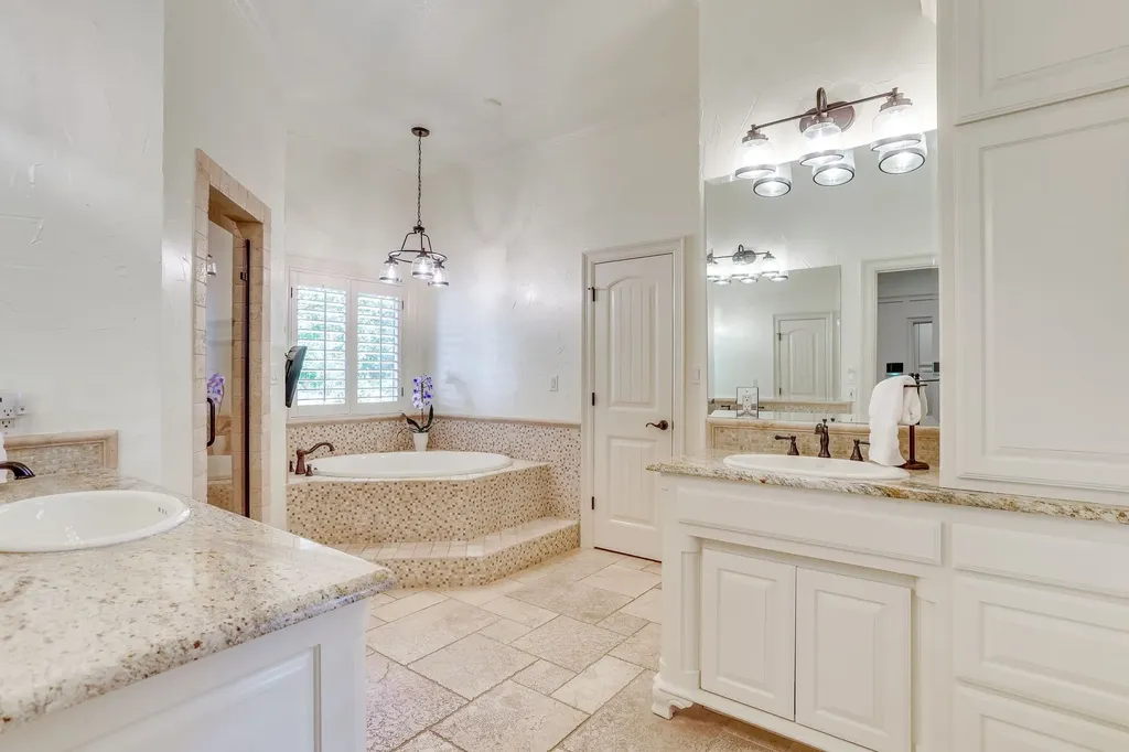4600 E Bankhead Highway Hudson Oaks TX 76087