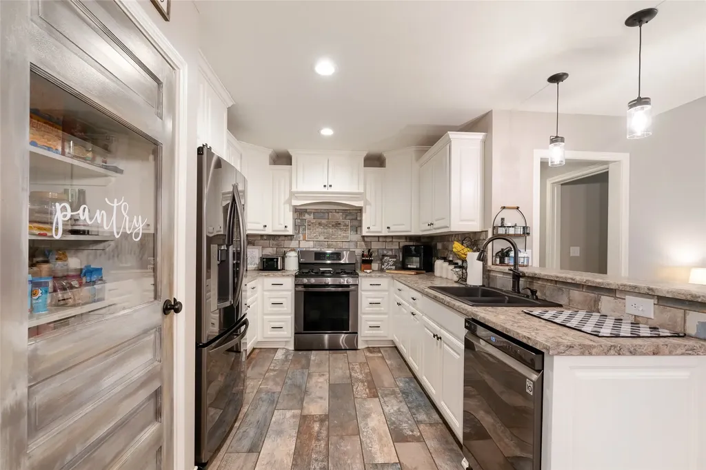 221 S Avenue C Point TX 75472