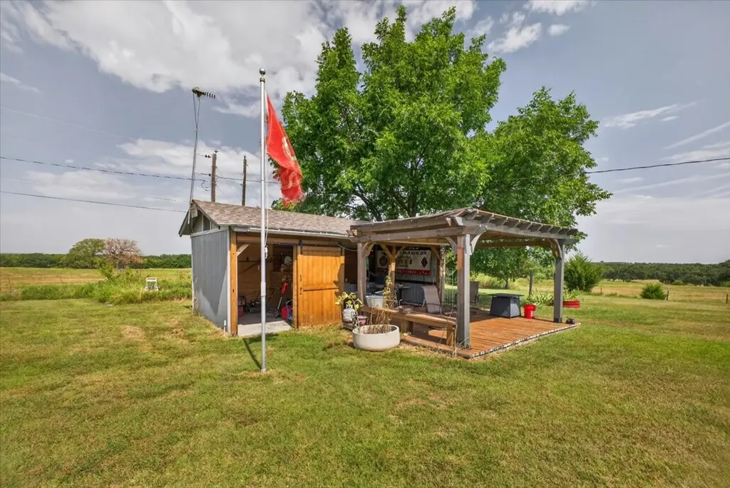 907 Denver Street Alvord TX 76225
