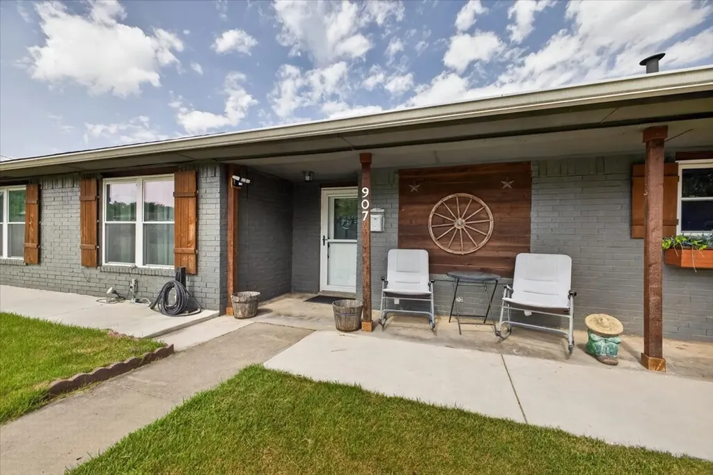 907 Denver Street Alvord TX 76225
