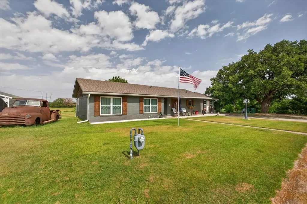 907 Denver Street Alvord TX 76225