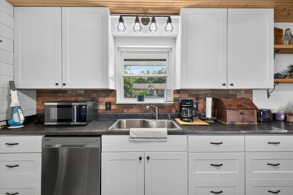907 Denver Street Alvord TX 76225