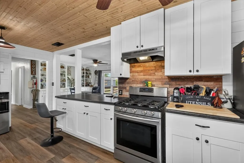 907 Denver Street Alvord TX 76225