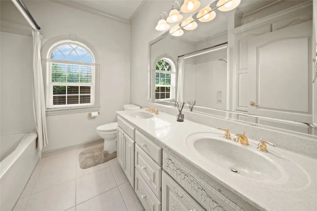 7402 Hollytree Drive Tyler TX 75703