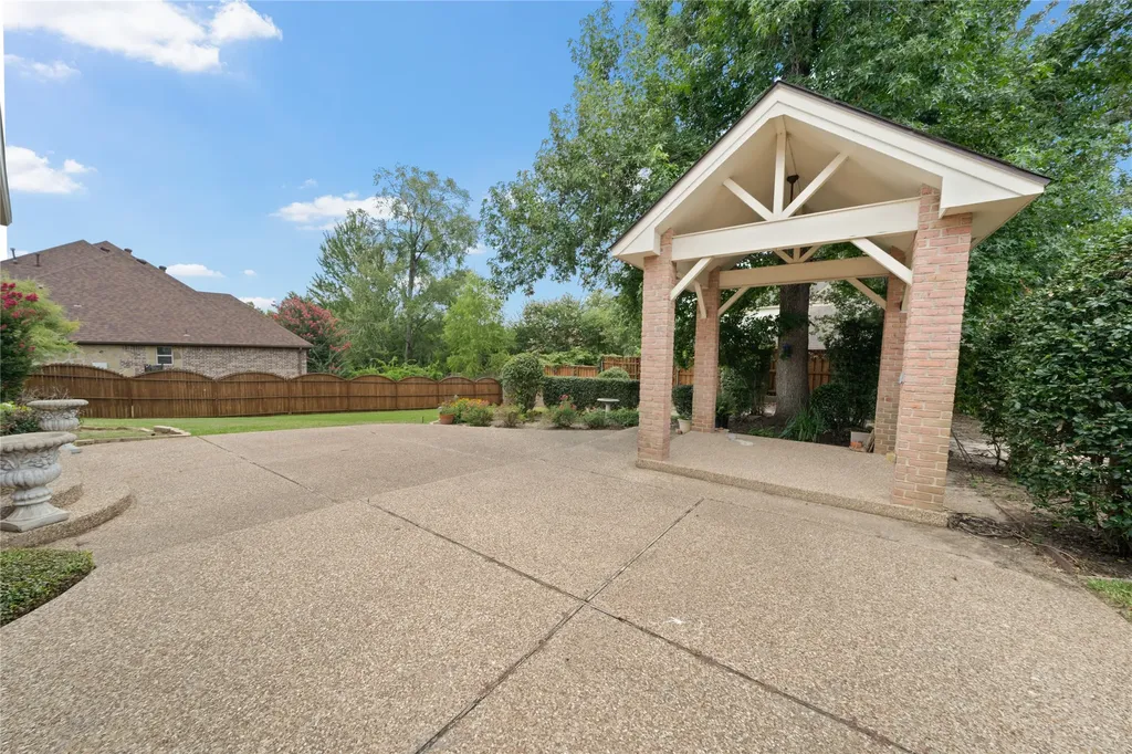 7402 Hollytree Drive Tyler TX 75703