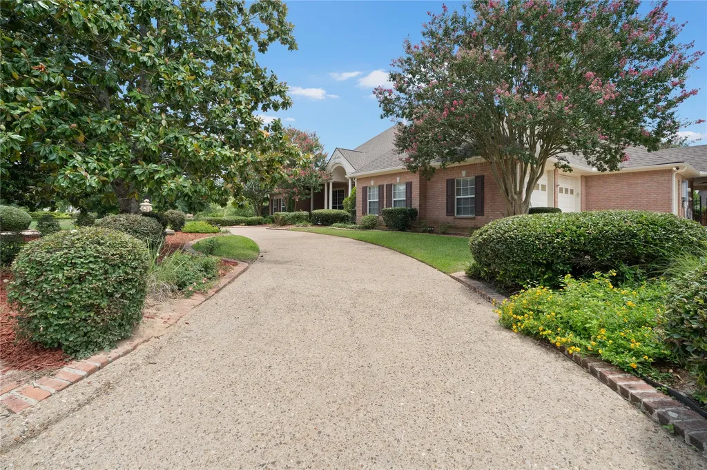 7402 Hollytree Drive Tyler TX 75703