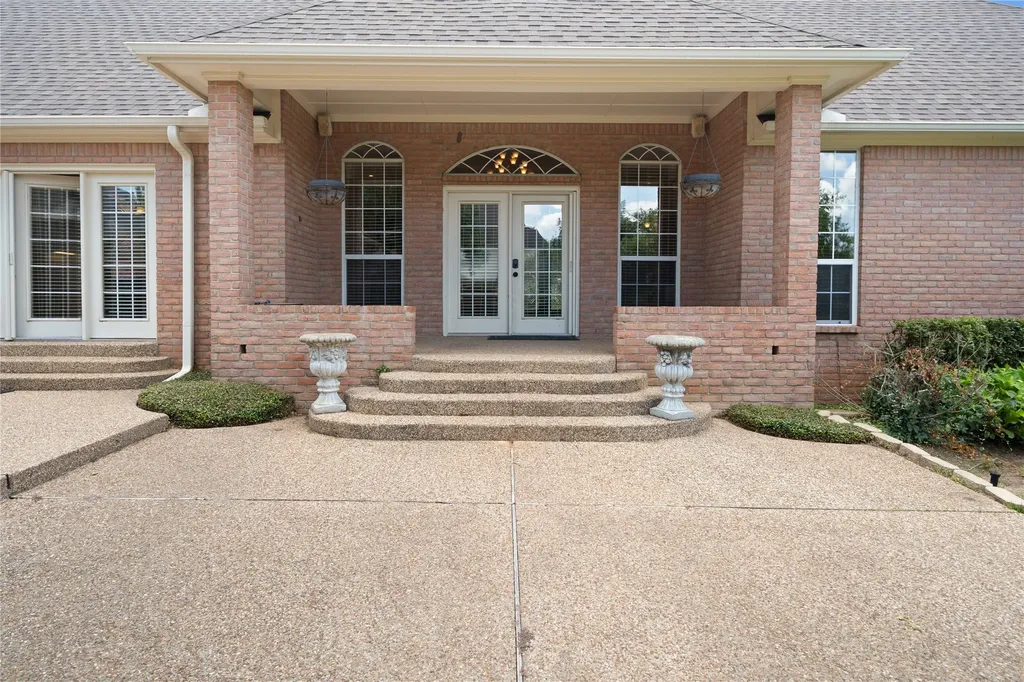 7402 Hollytree Drive Tyler TX 75703