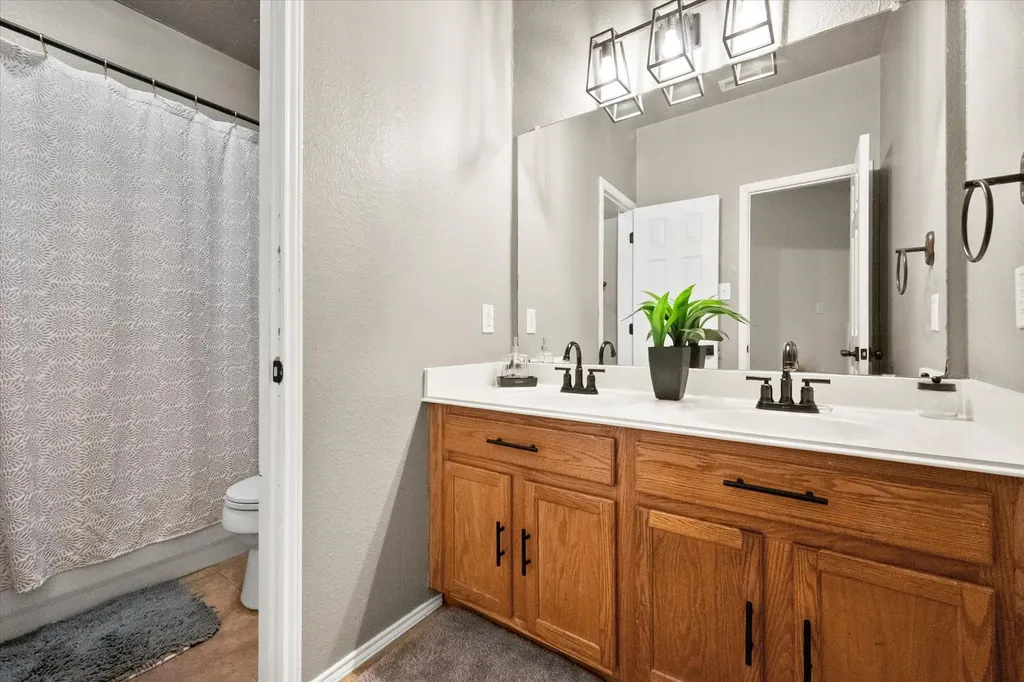 2930 Cheshire Way Grand Prairie TX 75052