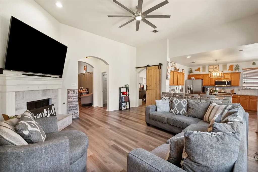 2930 Cheshire Way Grand Prairie TX 75052