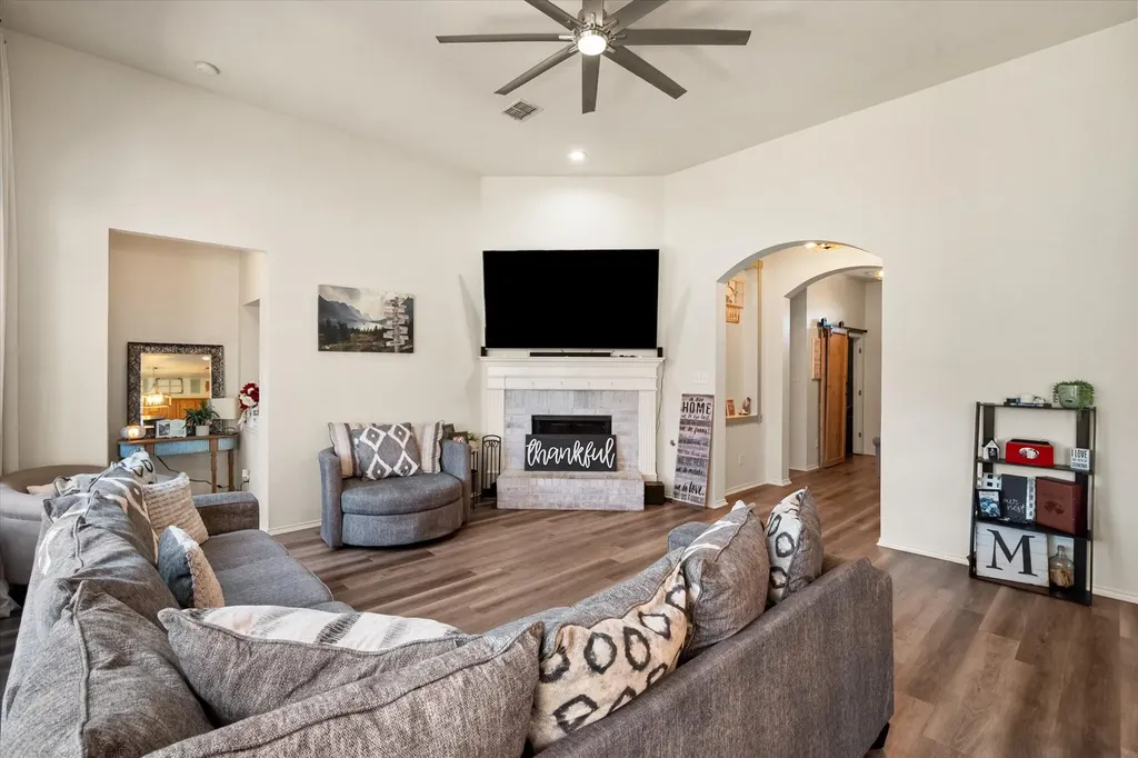 2930 Cheshire Way Grand Prairie TX 75052