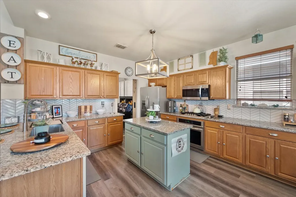 2930 Cheshire Way Grand Prairie TX 75052