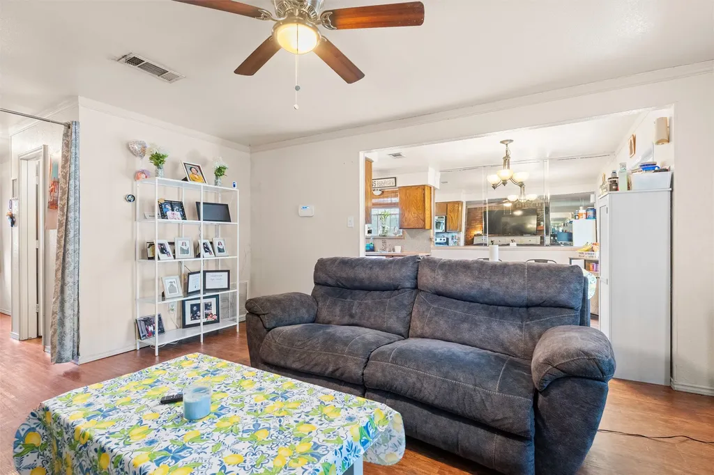 2006 W Sanford Street Arlington TX 76012