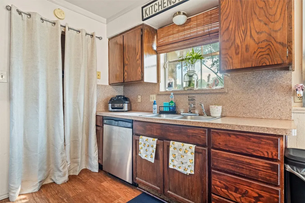 2006 W Sanford Street Arlington TX 76012