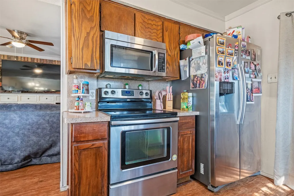 2006 W Sanford Street Arlington TX 76012