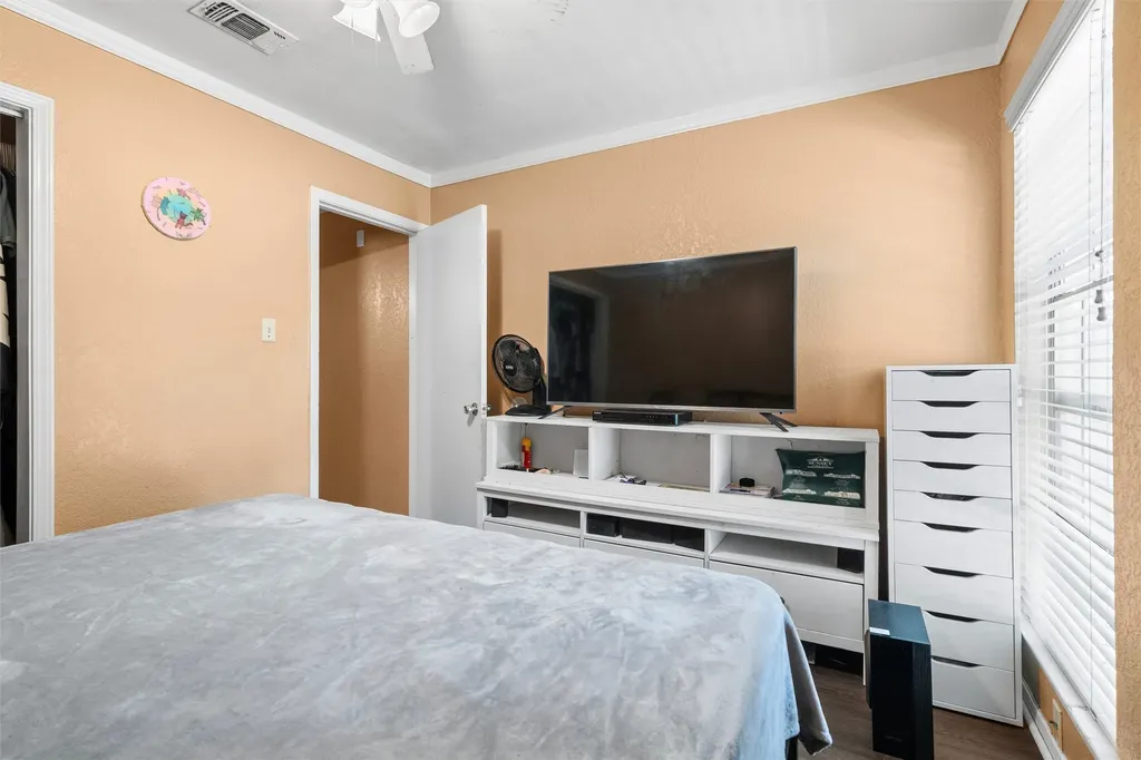 2006 W Sanford Street Arlington TX 76012