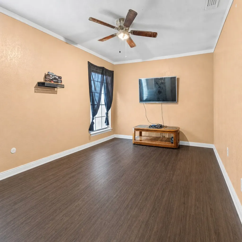 2006 W Sanford Street Arlington TX 76012
