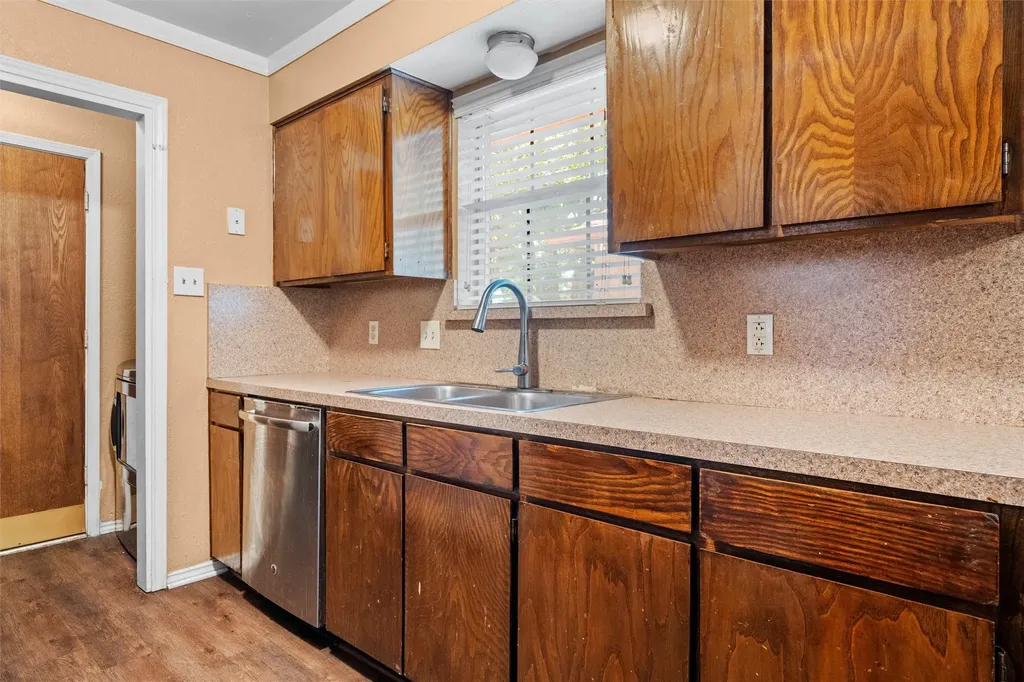 2006 W Sanford Street Arlington TX 76012