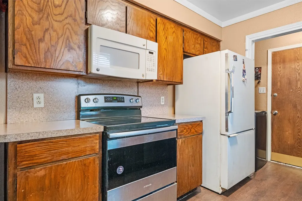 2006 W Sanford Street Arlington TX 76012