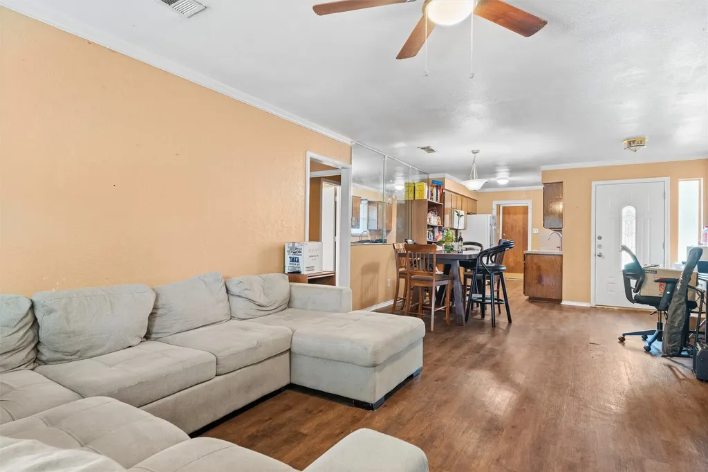 2006 W Sanford Street Arlington TX 76012