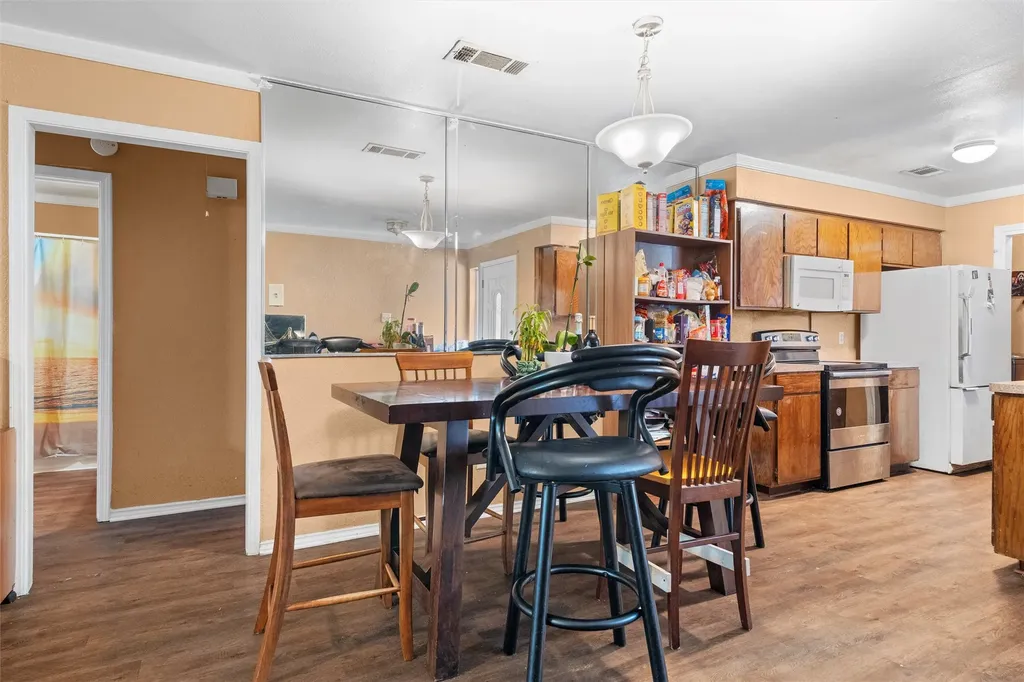 2006 W Sanford Street Arlington TX 76012