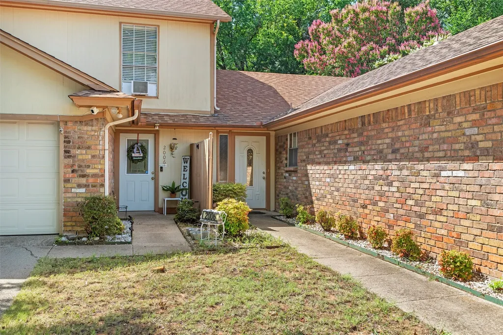 2006 W Sanford Street Arlington TX 76012