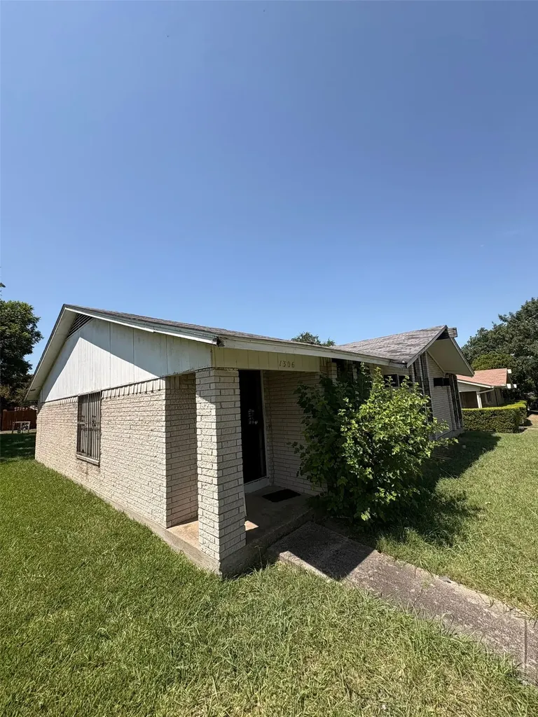 1306 Aldenwood Drive Dallas TX 75232