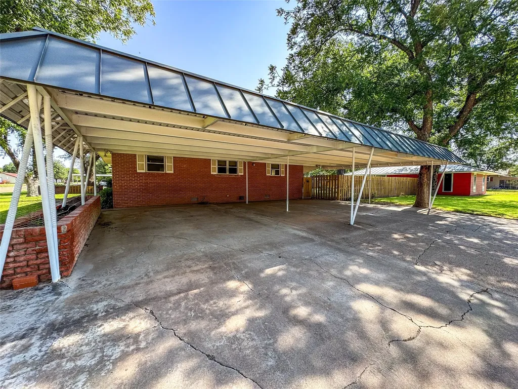 1102 N Avenue G Haskell TX 79521