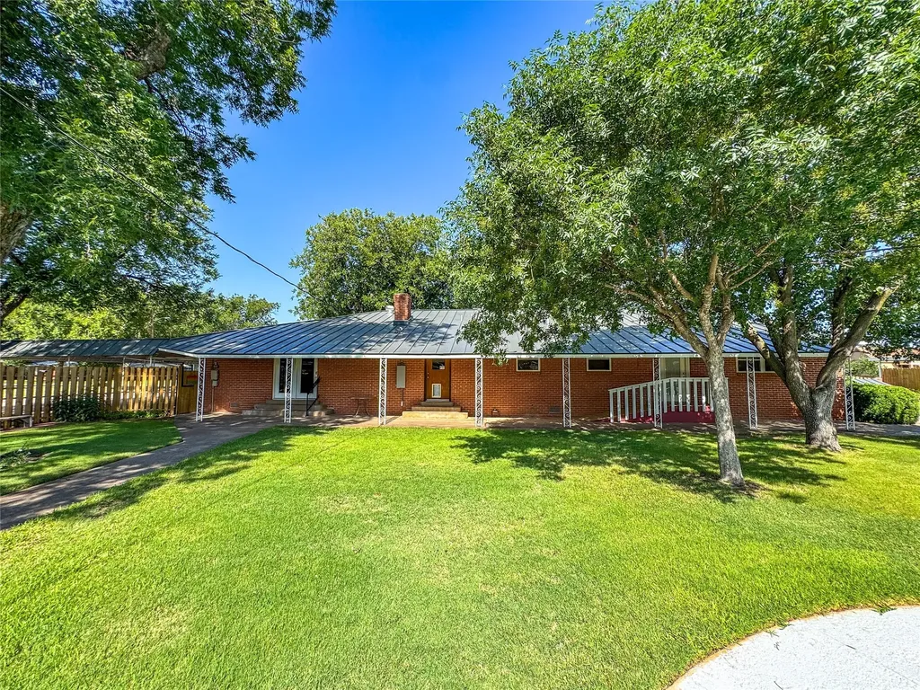 1102 N Avenue G Haskell TX 79521