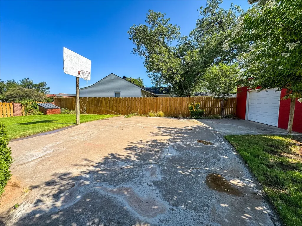 1102 N Avenue G Haskell TX 79521