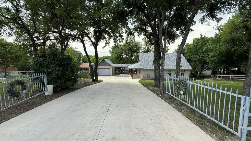 407 S Lakewood Circle Lake Bridgeport TX 76426