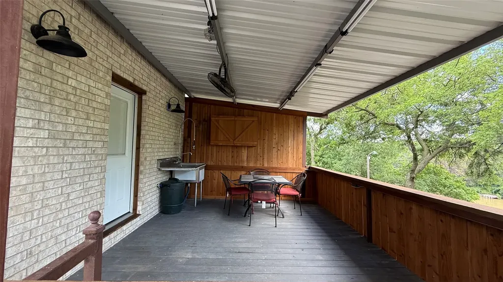 407 S Lakewood Circle Lake Bridgeport TX 76426