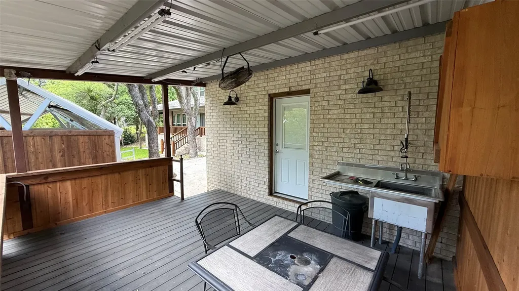 407 S Lakewood Circle Lake Bridgeport TX 76426