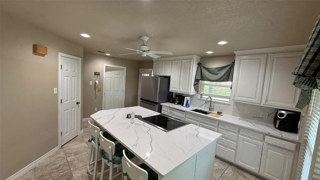 407 S Lakewood Circle Lake Bridgeport TX 76426