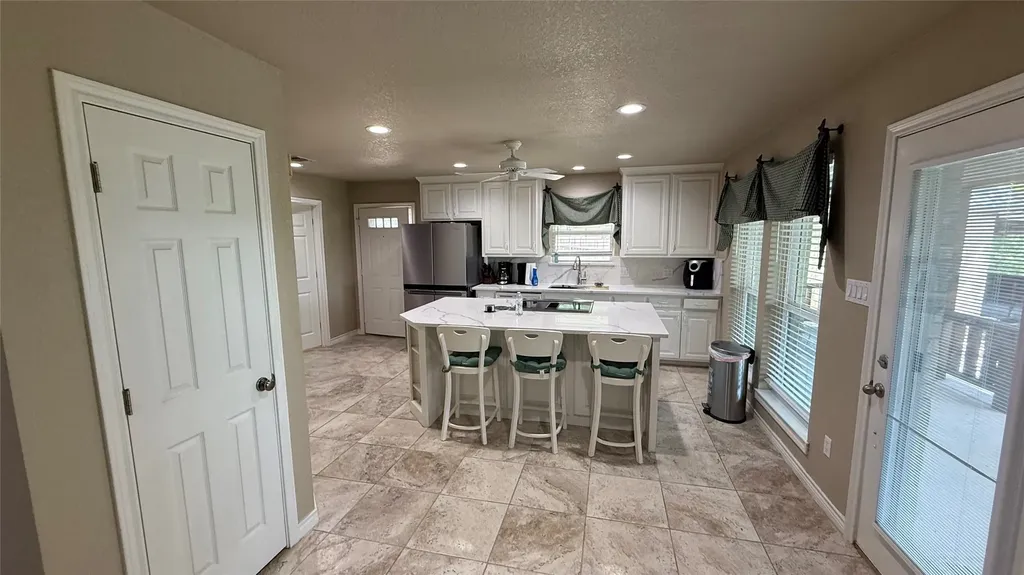 407 S Lakewood Circle Lake Bridgeport TX 76426