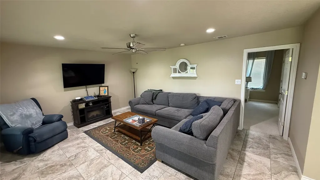407 S Lakewood Circle Lake Bridgeport TX 76426