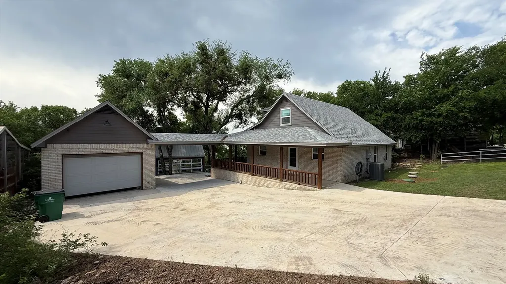 407 S Lakewood Circle Lake Bridgeport TX 76426