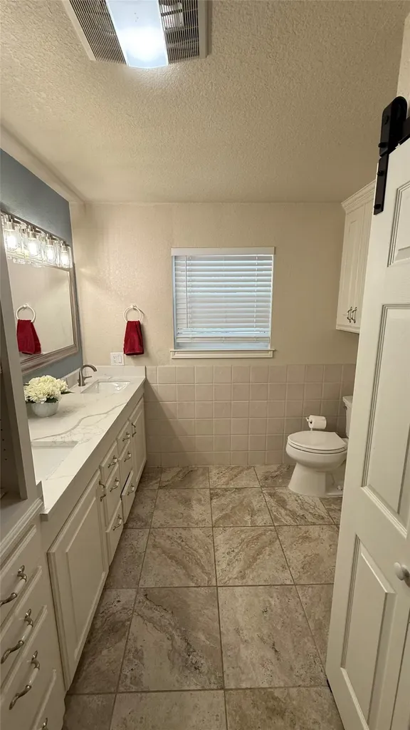 407 S Lakewood Circle Lake Bridgeport TX 76426